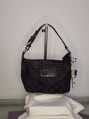 Coach Carly Mini Signature baguette